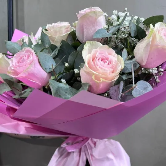 Ramo de 12 rosas rosadas importadas